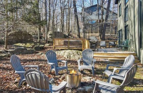 Tobyhanna House | 3BR, Lakeview, Hot Tub, Nintendo Switch - Deer Haven Poconos Retreat