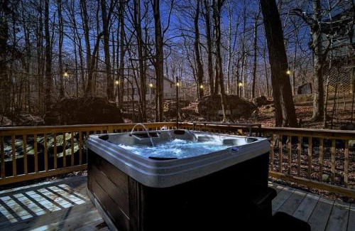 Tobyhanna House | 3BR, Lakeview, Hot Tub, Nintendo Switch - Deer Haven Poconos Retreat