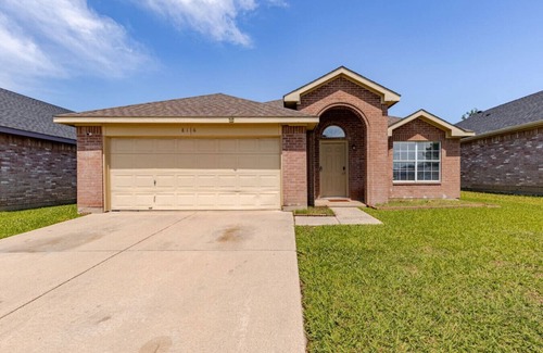 Southeast Arlington House | 3BR Large Family Oasis | PS5, Arcades + Fast WiFi