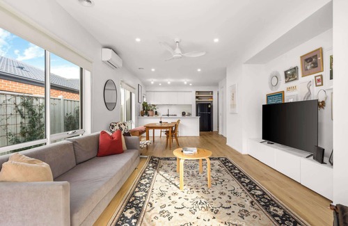Mount Duneed House | 3BR Light-filled Retreat, Mt Duneed