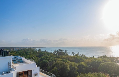 Mombasa Apartment | 3br Luxurious apt facing beach and central to all amenities/entertainment!