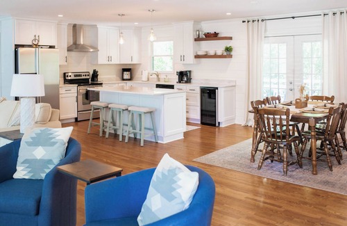 Wilmington House | 3BR Midtown Ranch. 15min to Wrighstville & Downtown