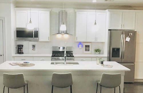 Atlanta House | 3BR Near Benz Stadium, GWCC, State Farm Arena, CAU, & SpelHouse