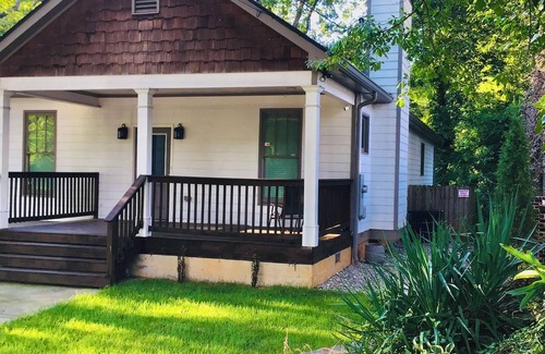 Atlanta House | 3BR Near Benz Stadium, GWCC, State Farm Arena, CAU, & SpelHouse