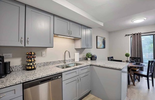 Bolingbrook House | 3BR + Near Mall + Fast WiFi | LCP Collection