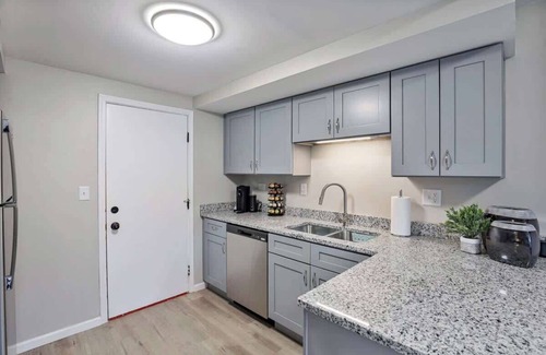 Bolingbrook House | 3BR + Near Mall + Fast WiFi | LCP Collection