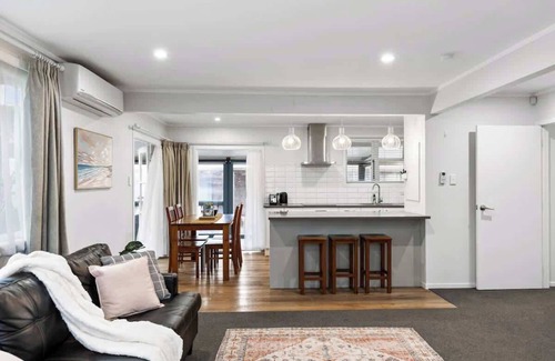 Auckland House | 3BR near Tamaki River-Patio&Parking I Zodiak Stays