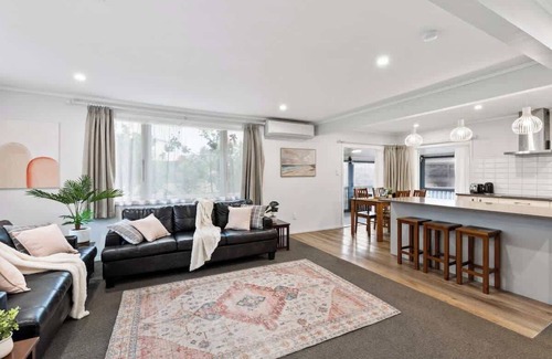 Auckland House | 3BR near Tamaki River-Patio&Parking I Zodiak Stays
