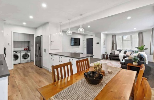 Auckland House | 3BR near Tamaki River-Patio&Parking I Zodiak Stays