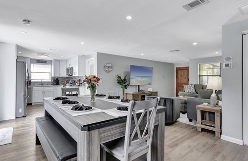 Dunedin House | 3BR Oasis | Sleeps 11 | Heated Pool | Ping Pong!
