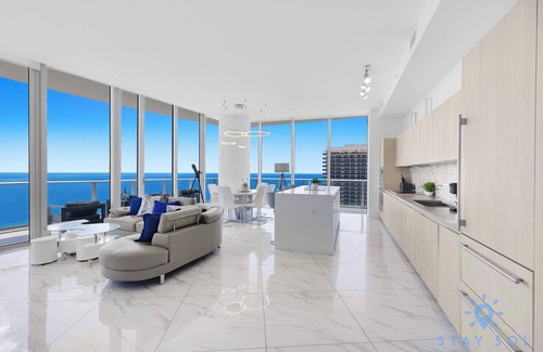 Hollywood South Central Beach Apartment | 3BR Oceanfront Apt: Beach Access, Balcony & pool