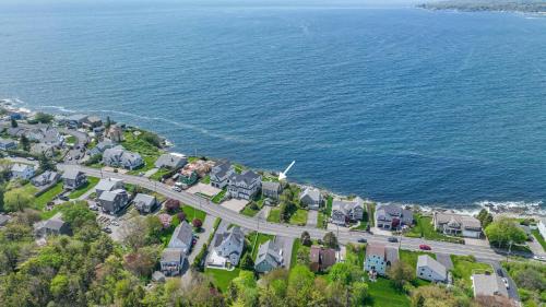 York Beach House | 3BR Oceanfront on Nubble Cliffs
