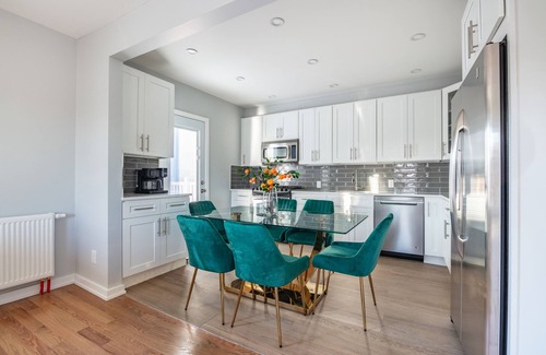 Southeast Yonkers House | 3BR Prime Luxury near NYC - Arcade Room