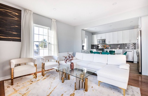Southeast Yonkers House | 3BR Prime Luxury near NYC - Arcade Room