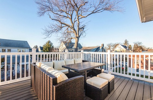 Southeast Yonkers House | 3BR Prime Luxury near NYC - Arcade Room