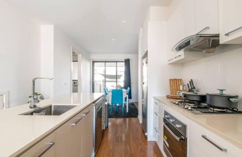 Bundoora House | 3BR Pure Luxury & Elegant holiday home in Latrobe
