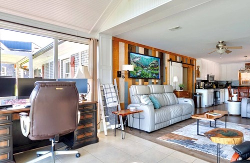Sherrills Ford House | 3BR-Quiet Cove-Private Slip/Boat Ramp-Pet-Friendly