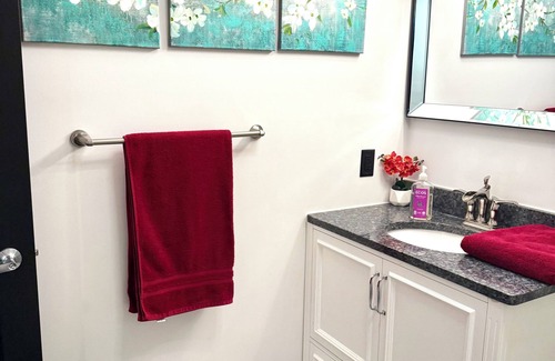 Yorkville House | 3BR Retreat in a House 2Floor
