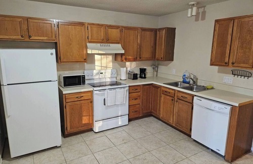 Southeast Raleigh House | 3BR Retreat Perfect for Groups Near Downtown