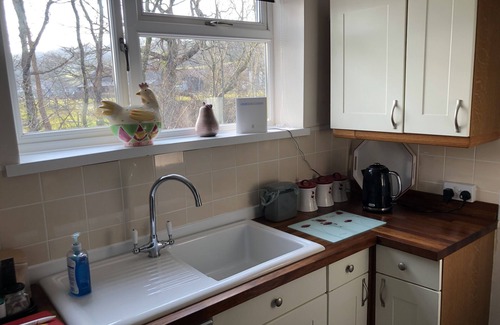Pontneddfechan Apartment | 3br-sleeps6-garden-mountain &near 4 Falls Walks on