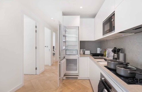 Dudden Hill Apartment | 3BR-Sleeps8-Central London-Parking