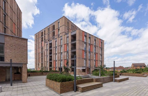 Dudden Hill Apartment | 3BR-Sleeps8-Central London-Parking