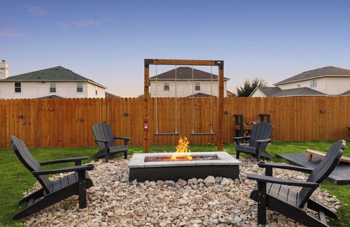 Killeen House | 3BR Smart Home w/Alexa + Backyard Retreat