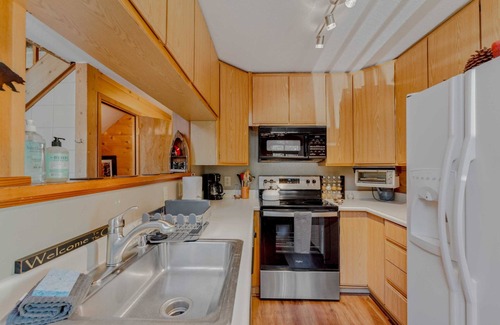 Pla-Vada Woodlands House | 3BR Soda Springs Ski & Lake Getaway