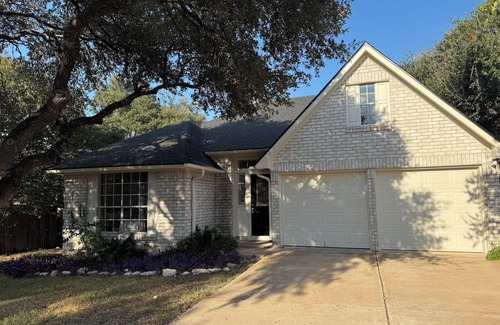 McNeil House | 3BR spacious house in peaceful Cedar Park with sauna, grill and patio