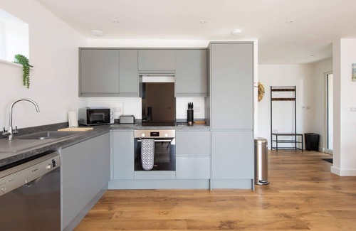 East Wittering House | 3BR Stylish Home, Sea View, Walk to East Wittering