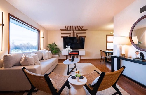 Lawrence Apartment | [3BR] The Mocha StayAwhile Retreat