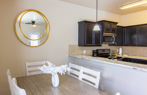 Killeen House | 3BR Townhome w/King bed, Workspace & Playroom, Fast WiFi, Close to Fort Cavazos