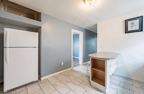 Forest Hill Apartment | 3BR Unit | Near Subway & Top Attractions