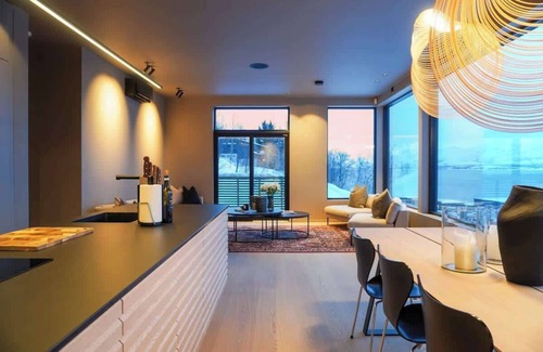 Tromso House | 3BR Villa Stunning View