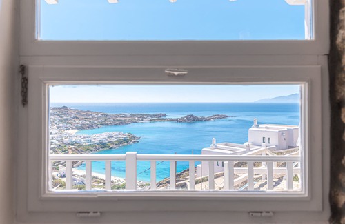 Psarou Villa | 3BR Villa Thelgo Mykonos II