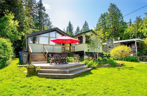Anacortes Cottage | 3BR Weaver's Cottage on Peaceful Guemes Island