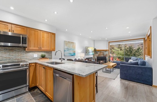 Whistler Creekside House | 3BR | Whistler Creek Ridge | Ski-in/out | Private Hot Tub | Wood Fire | Heated Flooring