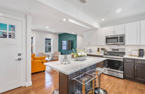 East Somerville Apartment | 3BR2Bth TD Garden/MIT/Harvard/BOS/2 Parking Spaces
