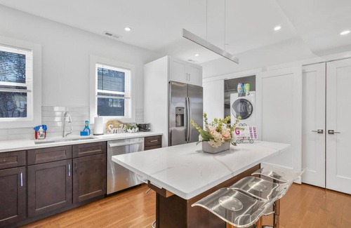 East Somerville Apartment | 3BR2Bth TD Garden/MIT/Harvard/BOS/2 Parking Spaces