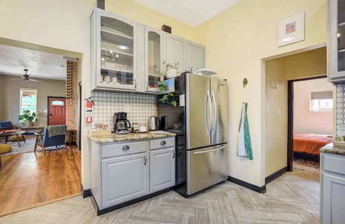 Florence House | 3BRM Stylish Mid-Century Escape | Near Royal Gorge