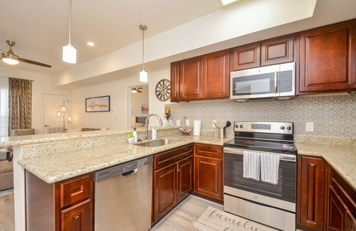 Katy Condo | 3C| Charm in the City| Stylish home in Gated Complex