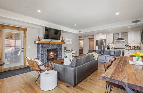 Canmore Condo | 3F 1600sf Corner 3BR/2BA in heart of Canmore