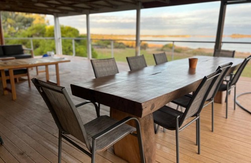 Alexandrina House | 3fams/16people - Large House, Lake access & view, large property