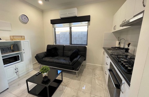 Braitling Apartment | 3km from CBD. One-year-old, modern, self-contained unit with a homely touch.