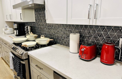 Santa Clara House | 3M's Luxury Home with fast wifi and private garden near Santana Row