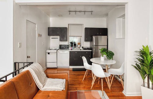 Shadyside Apartment | 3min>Carnegie Mellon University:UPMC Shadyside:3min>CMU:Full Kitchen