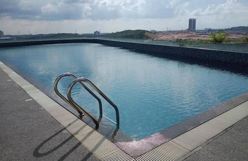 Medini Apartment | 3min- Legoland HappyRainbowSuit 2R2B 8pax Lakeview
