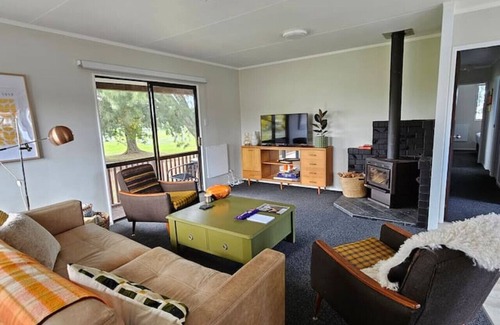 Hamilton Lake House | 3min to Hospital- No extra guest fee- Pet Friendly