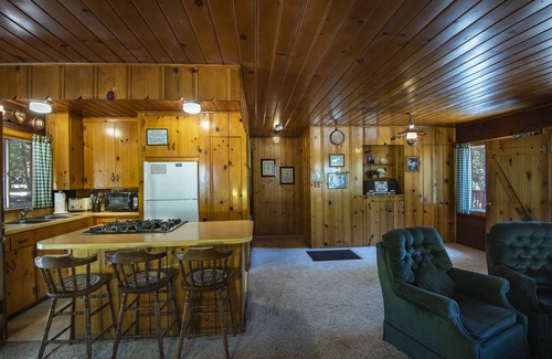 North Wawona Cabin | (3N) Lockwood Lodge at The Redwoods In Yosemite