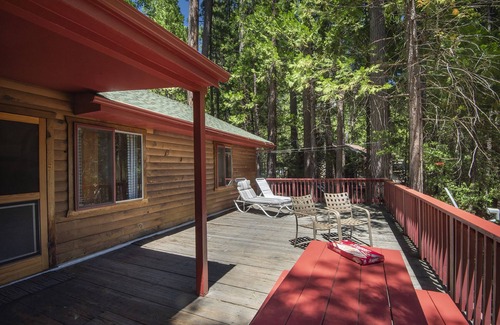 North Wawona Cabin | (3N) Lockwood Lodge at The Redwoods In Yosemite